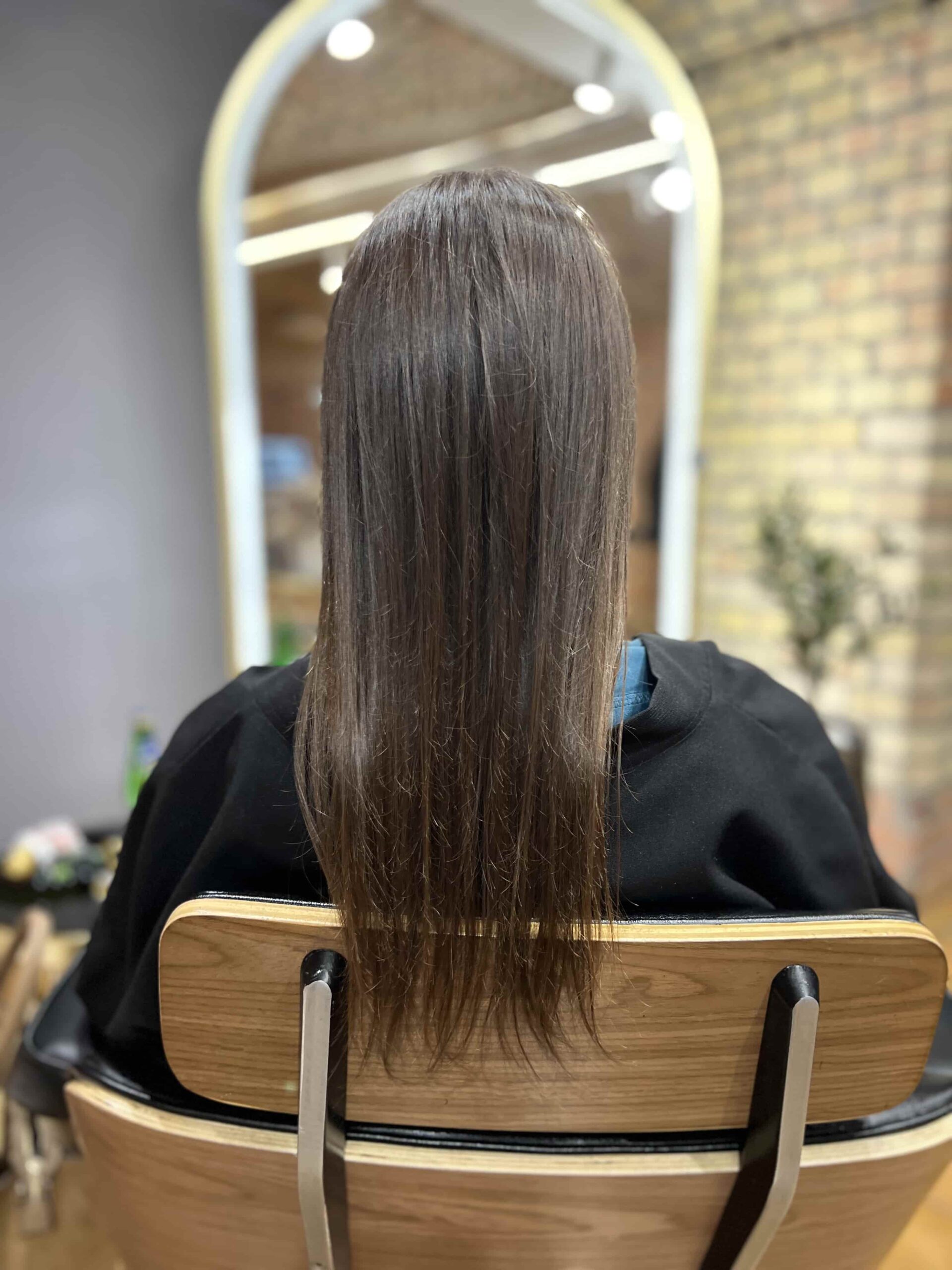 Przedłużanie włosów naturalnych blond – efekt przed zabiegiem, włosy proste średniej długości