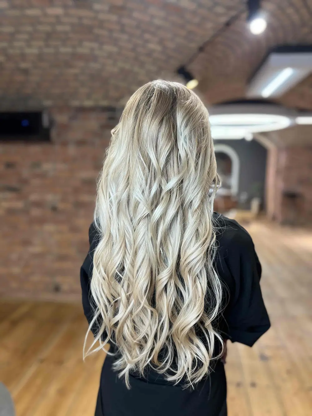 Przedłużanie włosów Toruń – naturalny efekt i trwałość włosów Premium