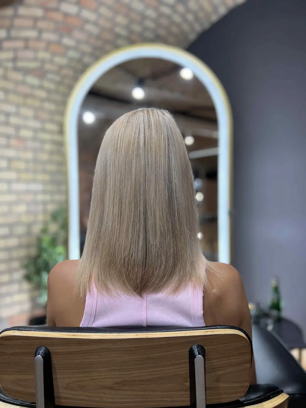 Metoda keratynowa – efekt przed zabiegiem, włosy blond matowe i lekko puszące się.